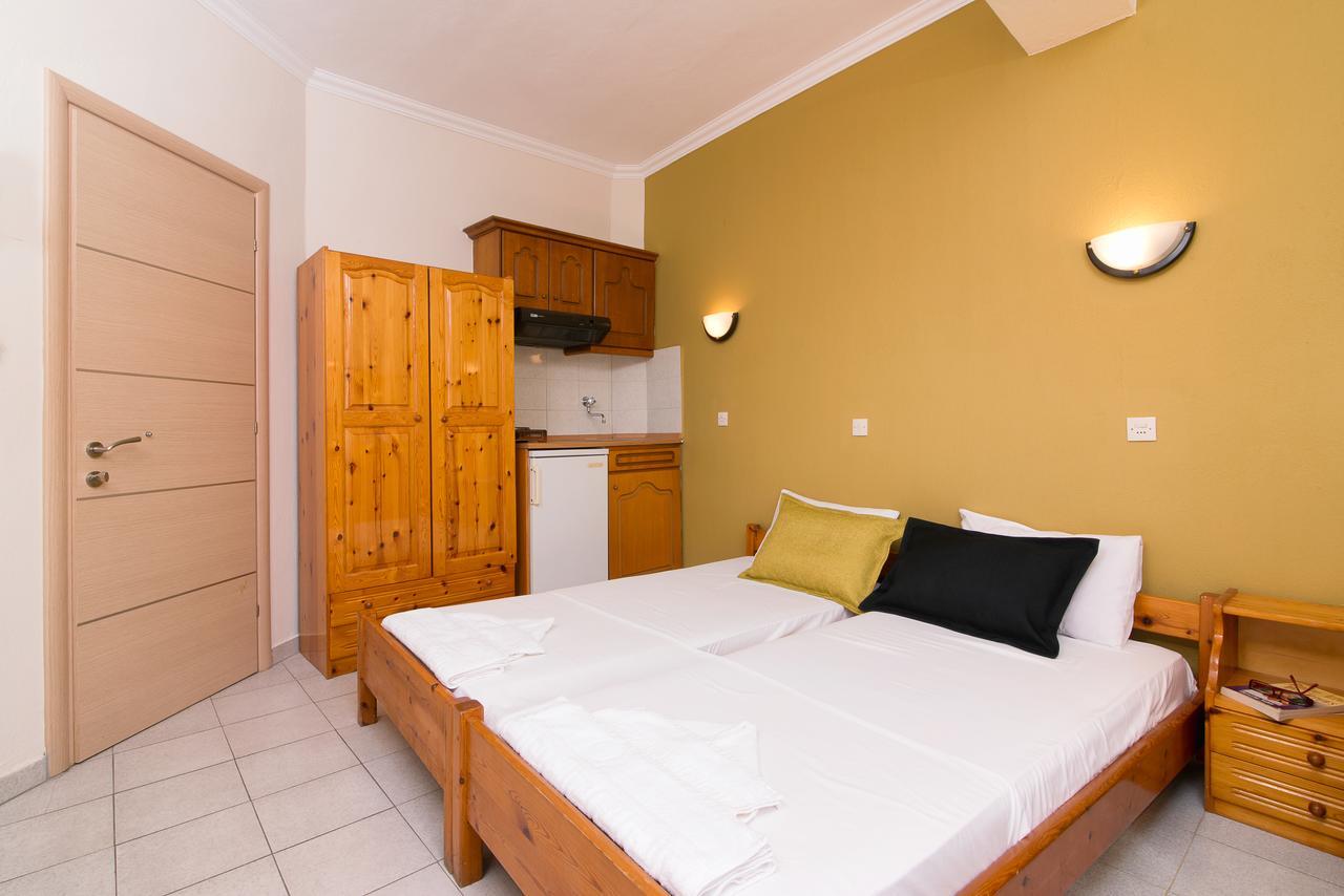 Villa Oasis يميناريا المظهر الخارجي الصورة